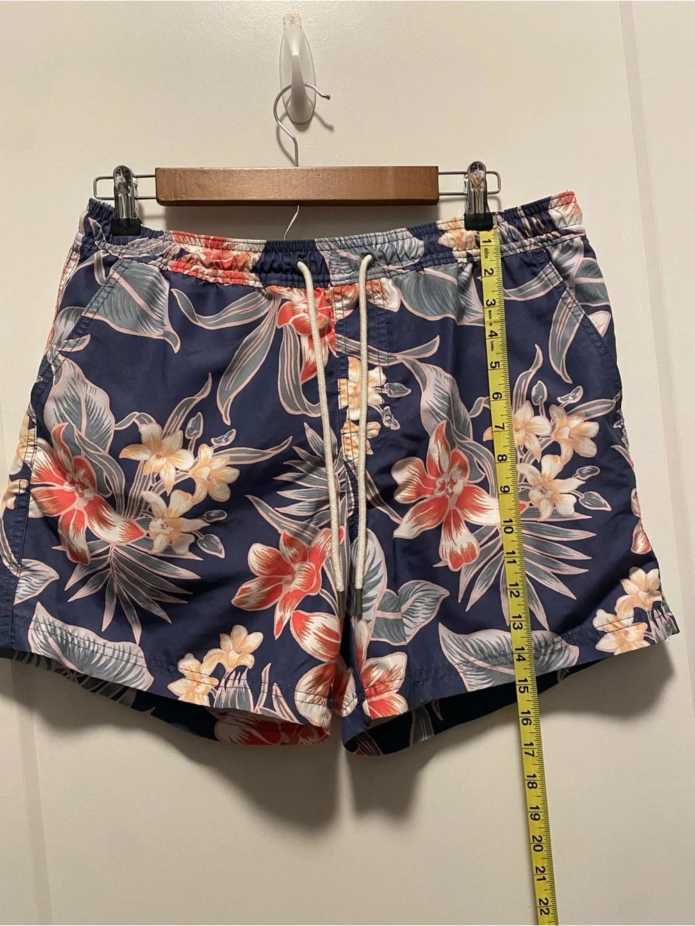 American Eagle Outfitters men’s medium