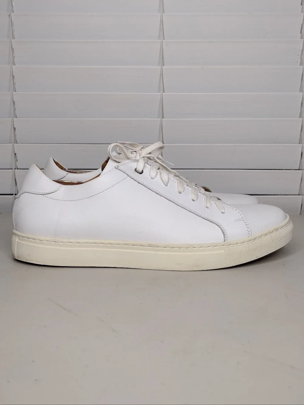 Suitsupply white leather