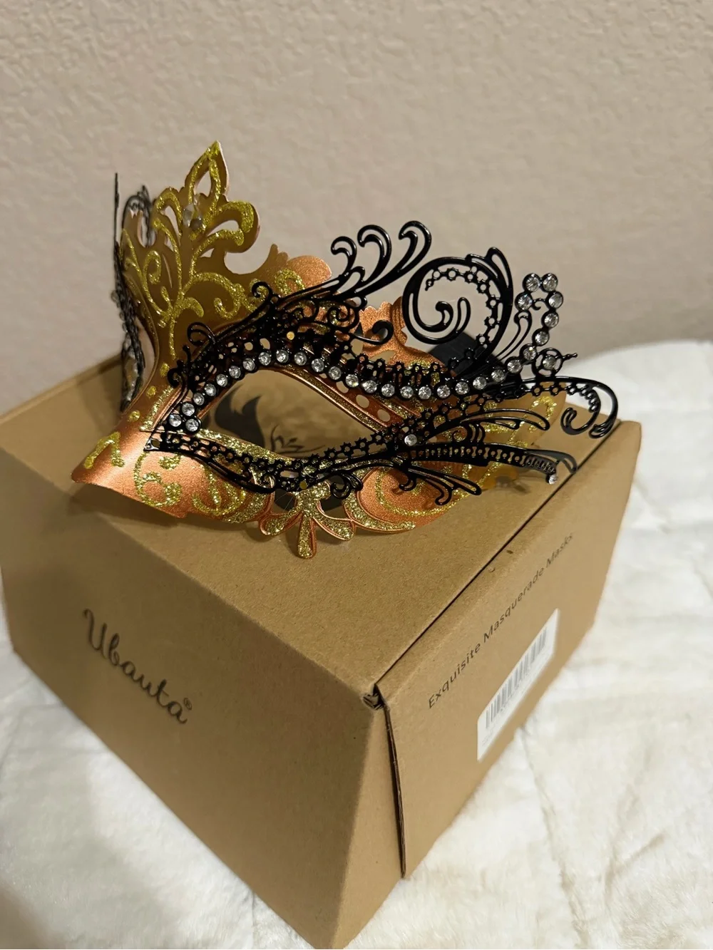Ubauta ubau­ta masquerade