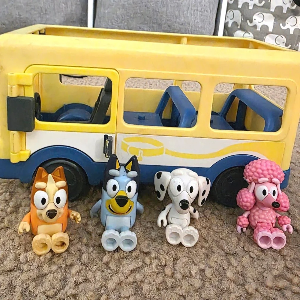 Bluey Heeler Family Bus Playset with 4 Figures Bingo Chloe Coco Yellow Vehicle