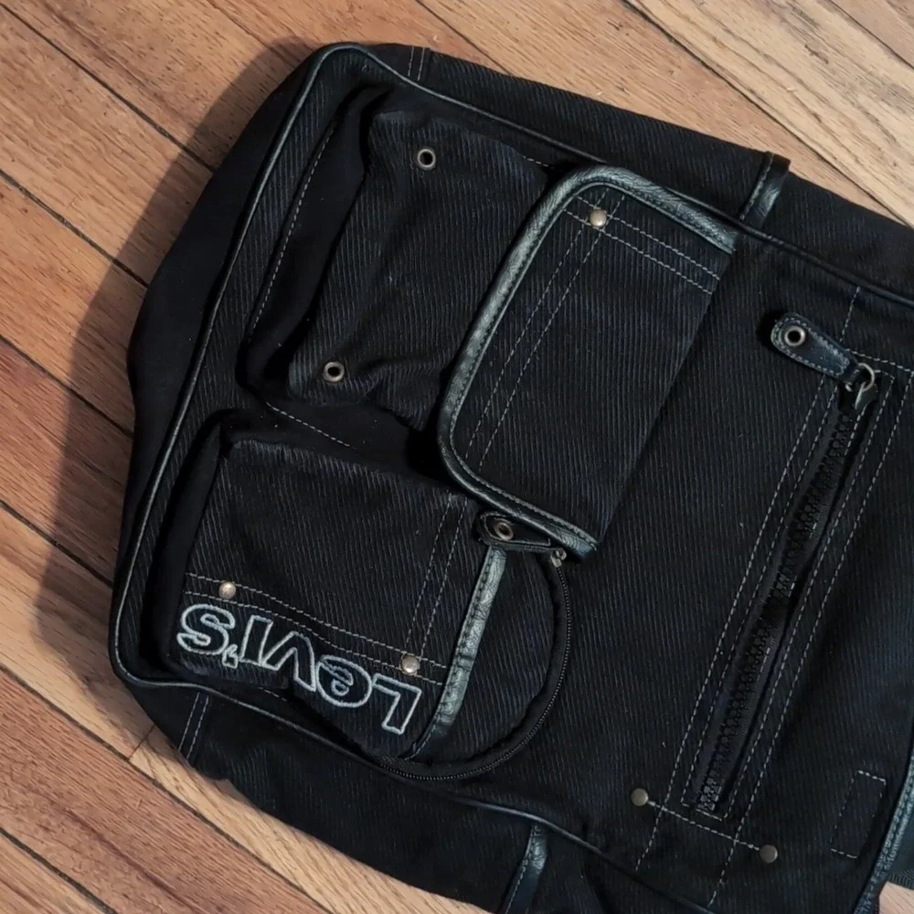 Levis this listing
