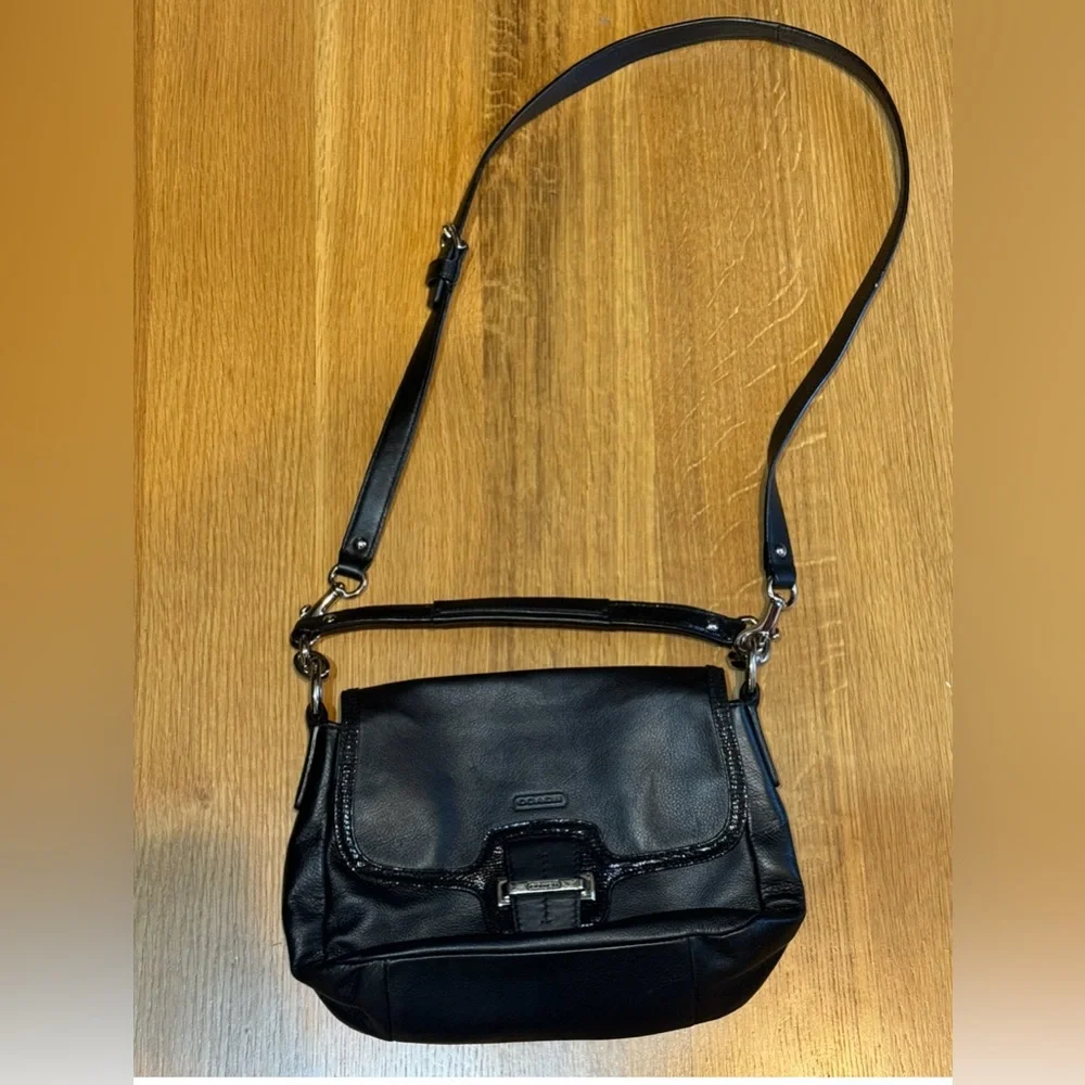 Coach Black Leather Crossbody‎ Bag with glittery look on trim Y2K Style classy