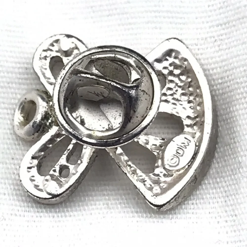 DM pin brooch