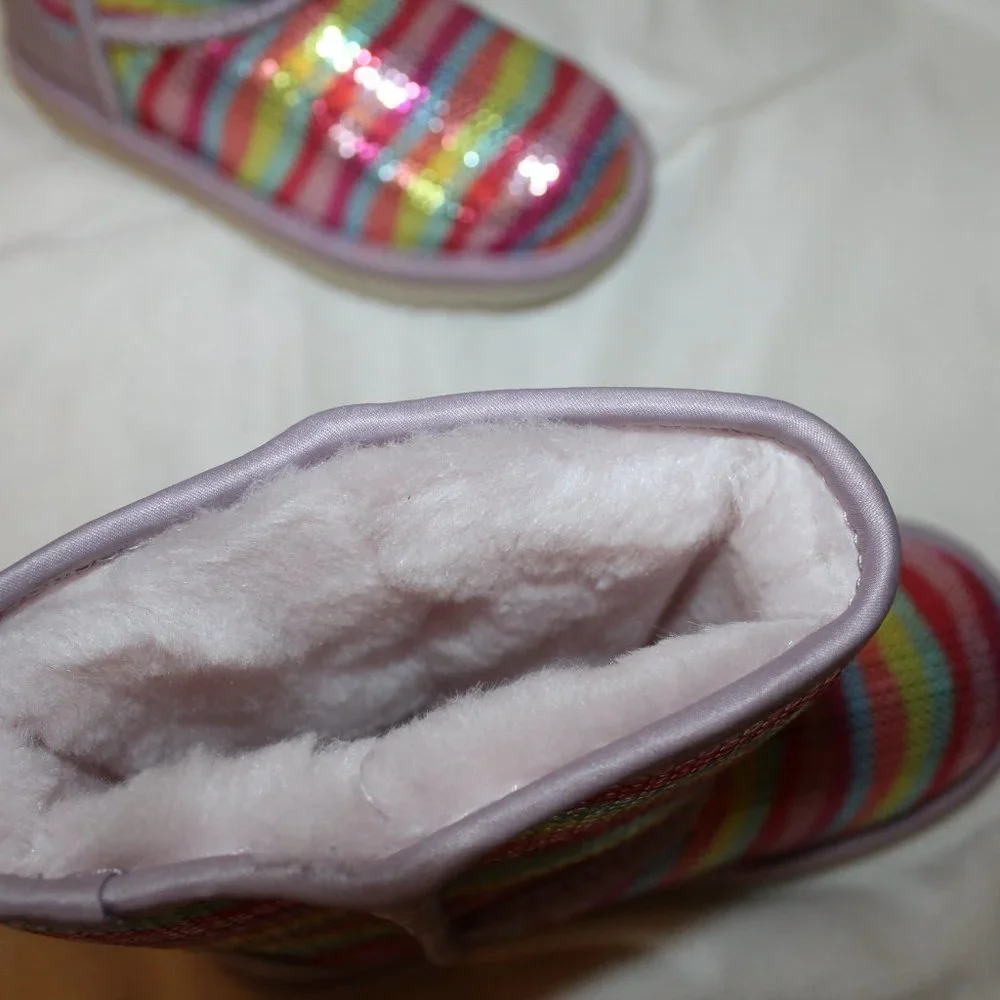 NIB UGG GIRL'S YOUTH SEQUIN RAINBOW CLASSIC SHORT SHEARLING LINED BOOTS‎