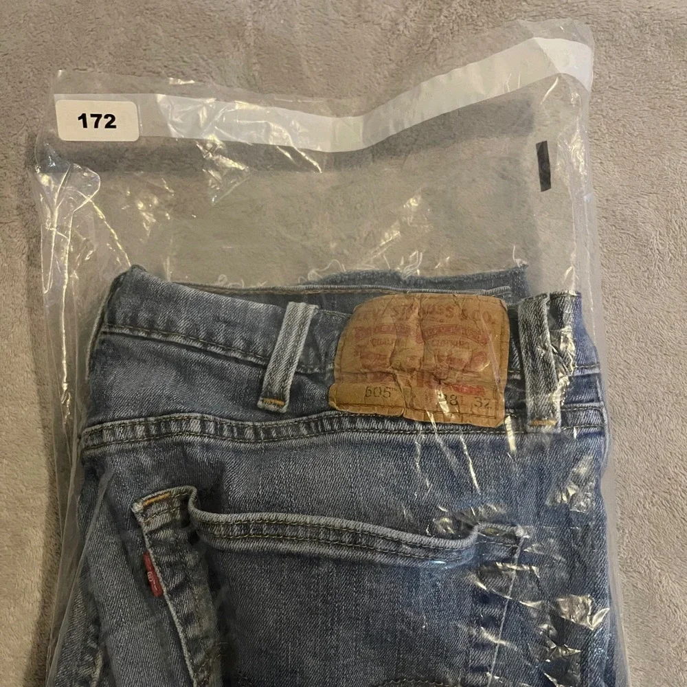 Levis measurements waist