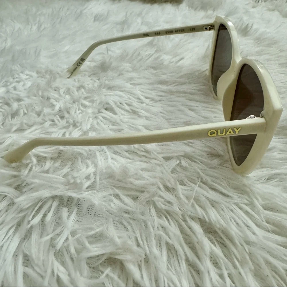 Quay Australia stylish oversized
