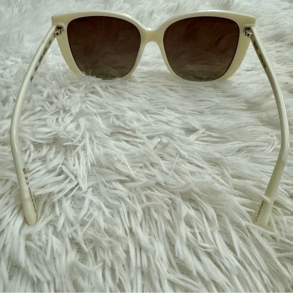 Quay Australia stylish oversized
