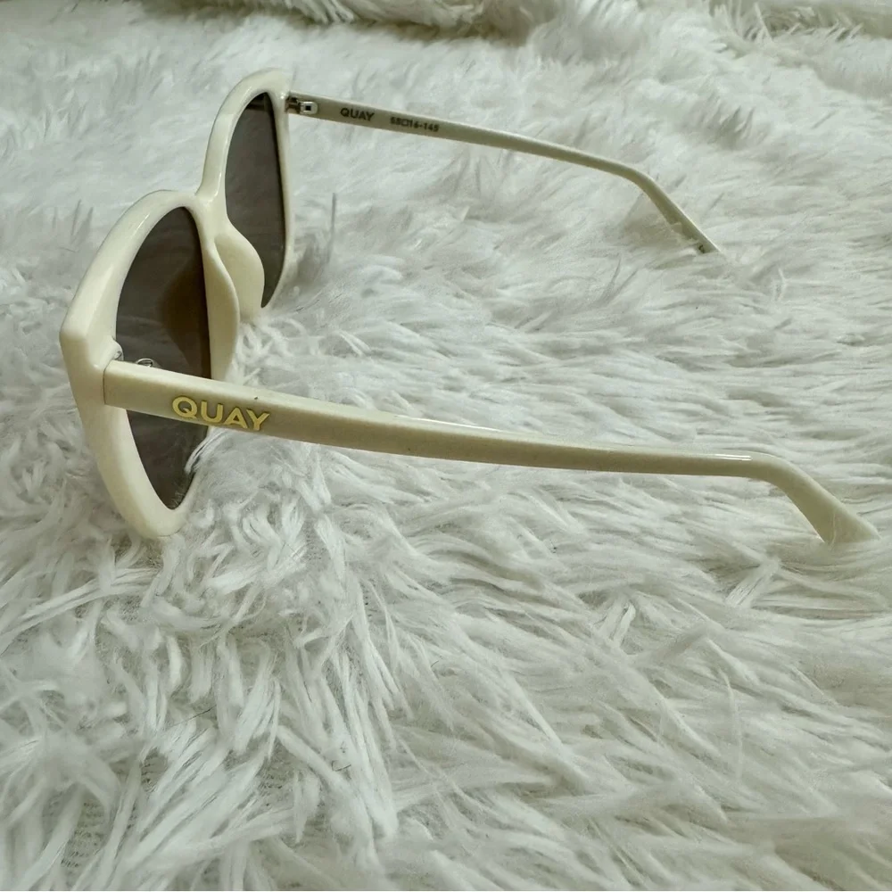 Quay Australia stylish oversized