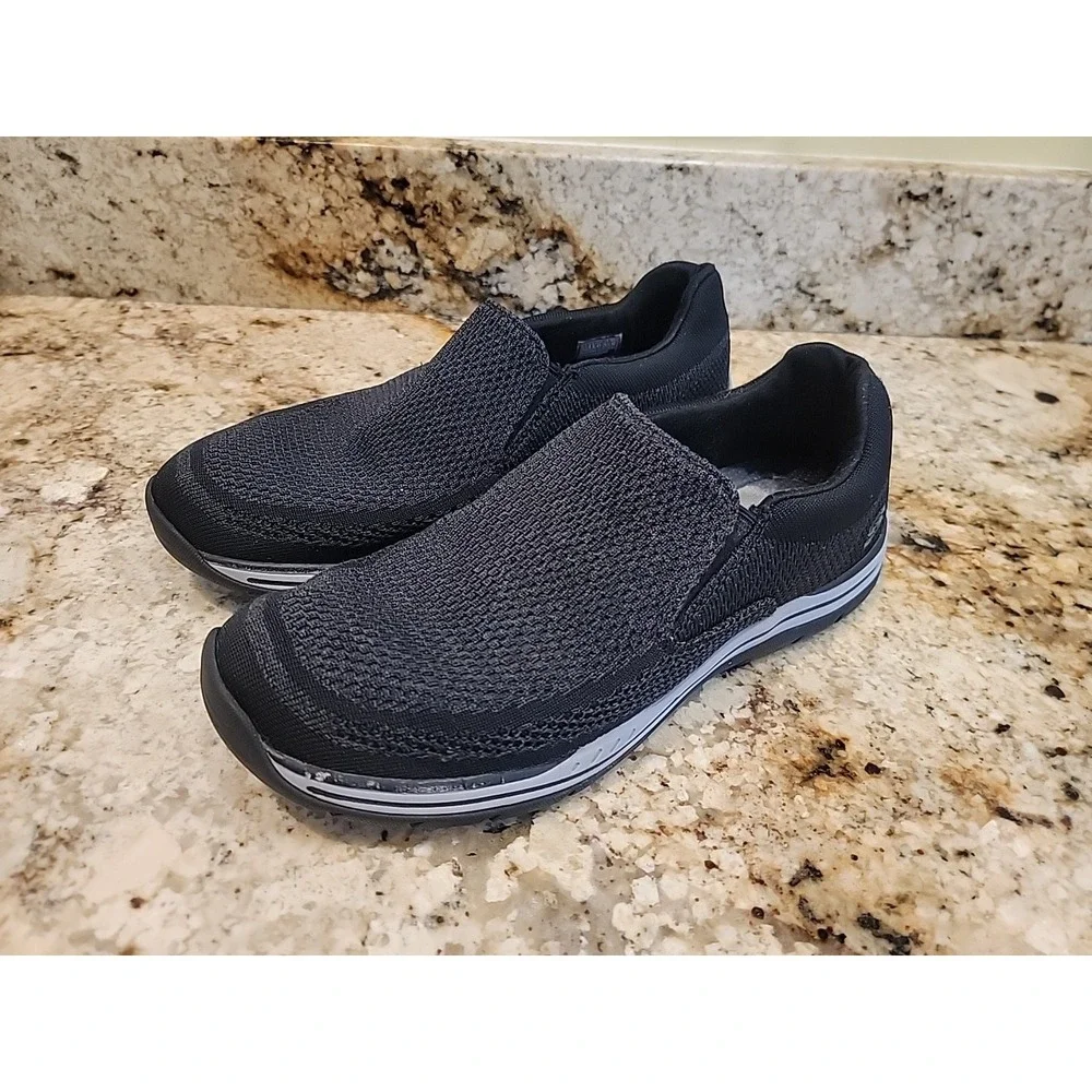Skechers men expected