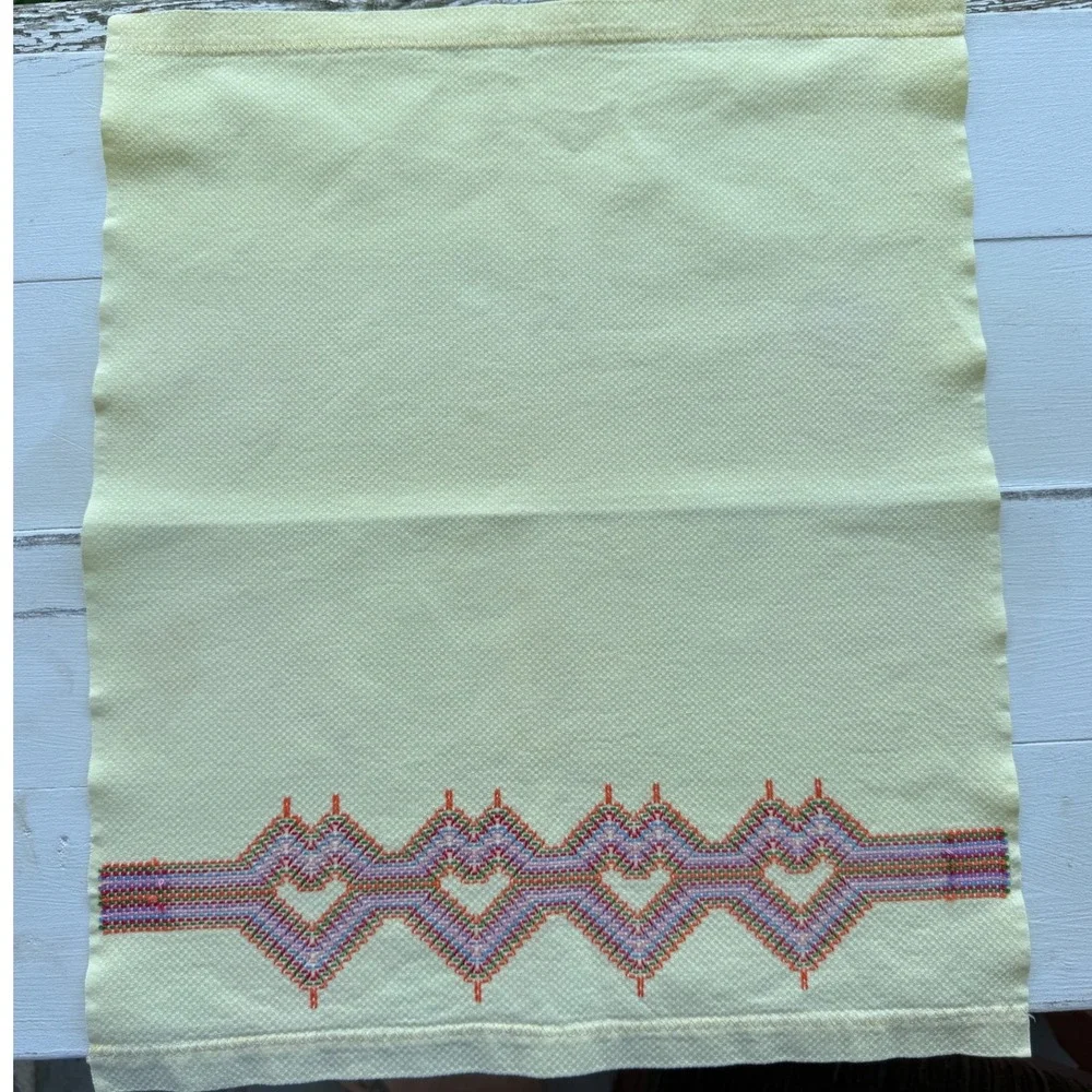 Vintage Woven Guest Towel Geometric Heart Design Pastel Yellow 16x18