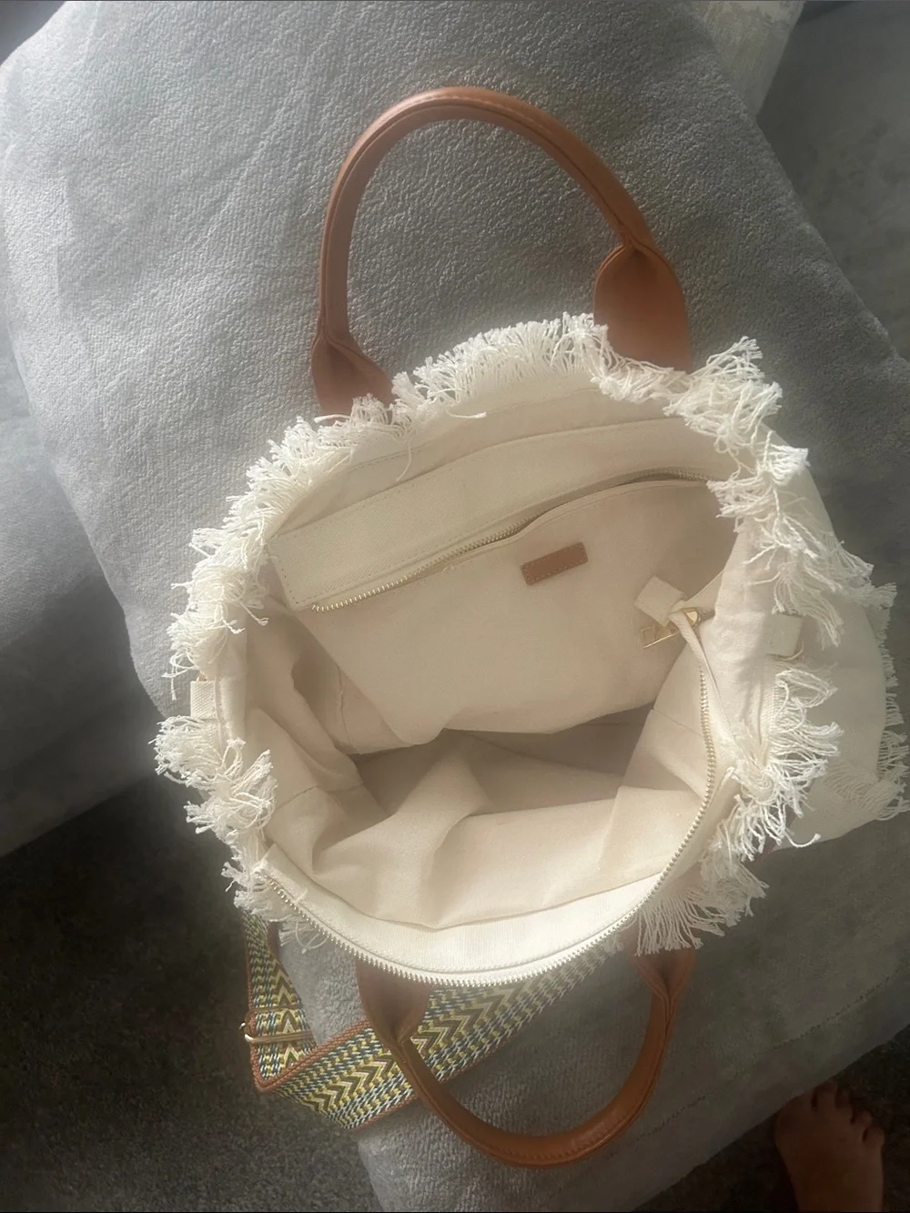 Ahdorned cream canvas