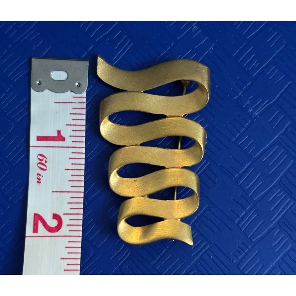 The Unbranded Brand vintage brooch