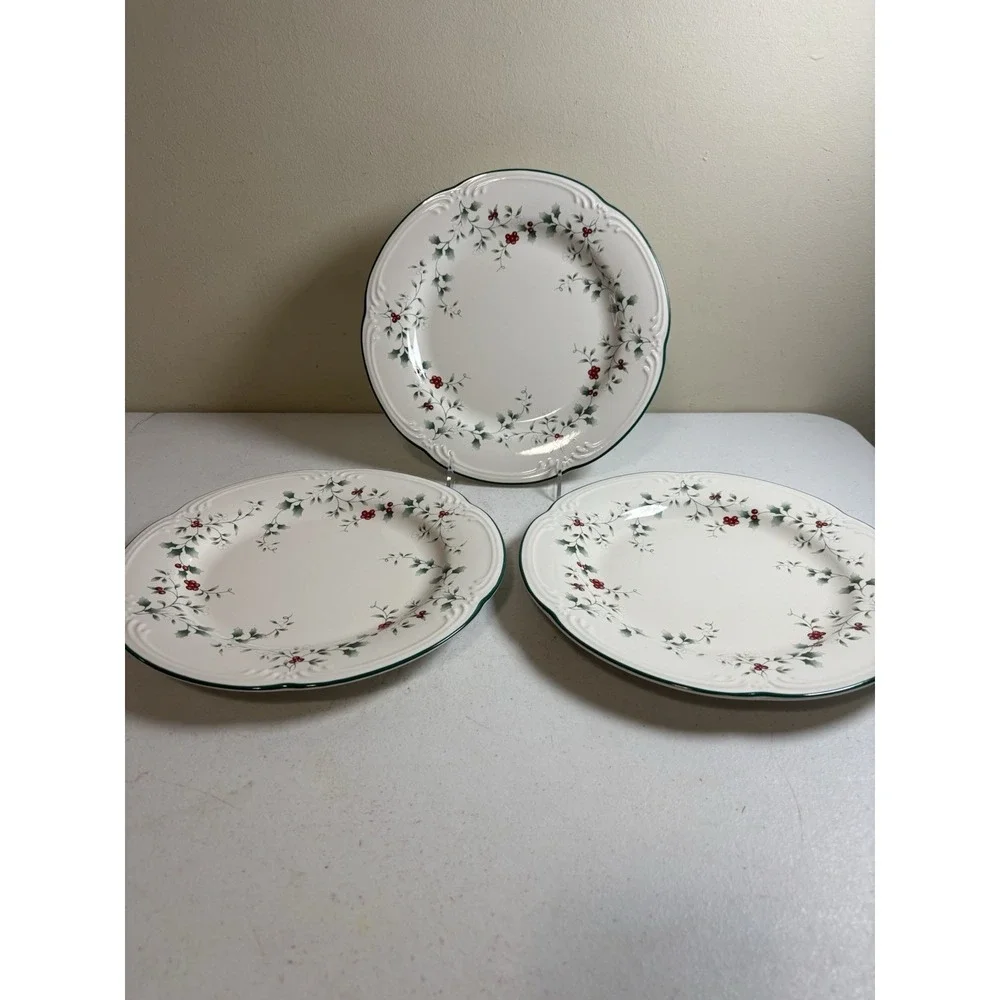 PFALTZGRAFF WINTERBERRY Berry Dinner Plates 10.5