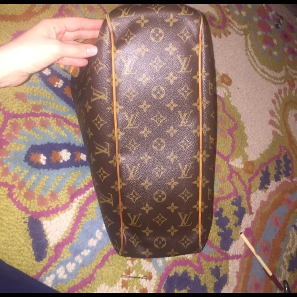 Louis Vuitton reposhing this