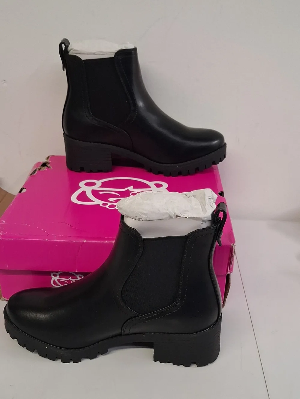 NWT Sugar Kelce Smooth Black Chelsea Ankle Boots for Women