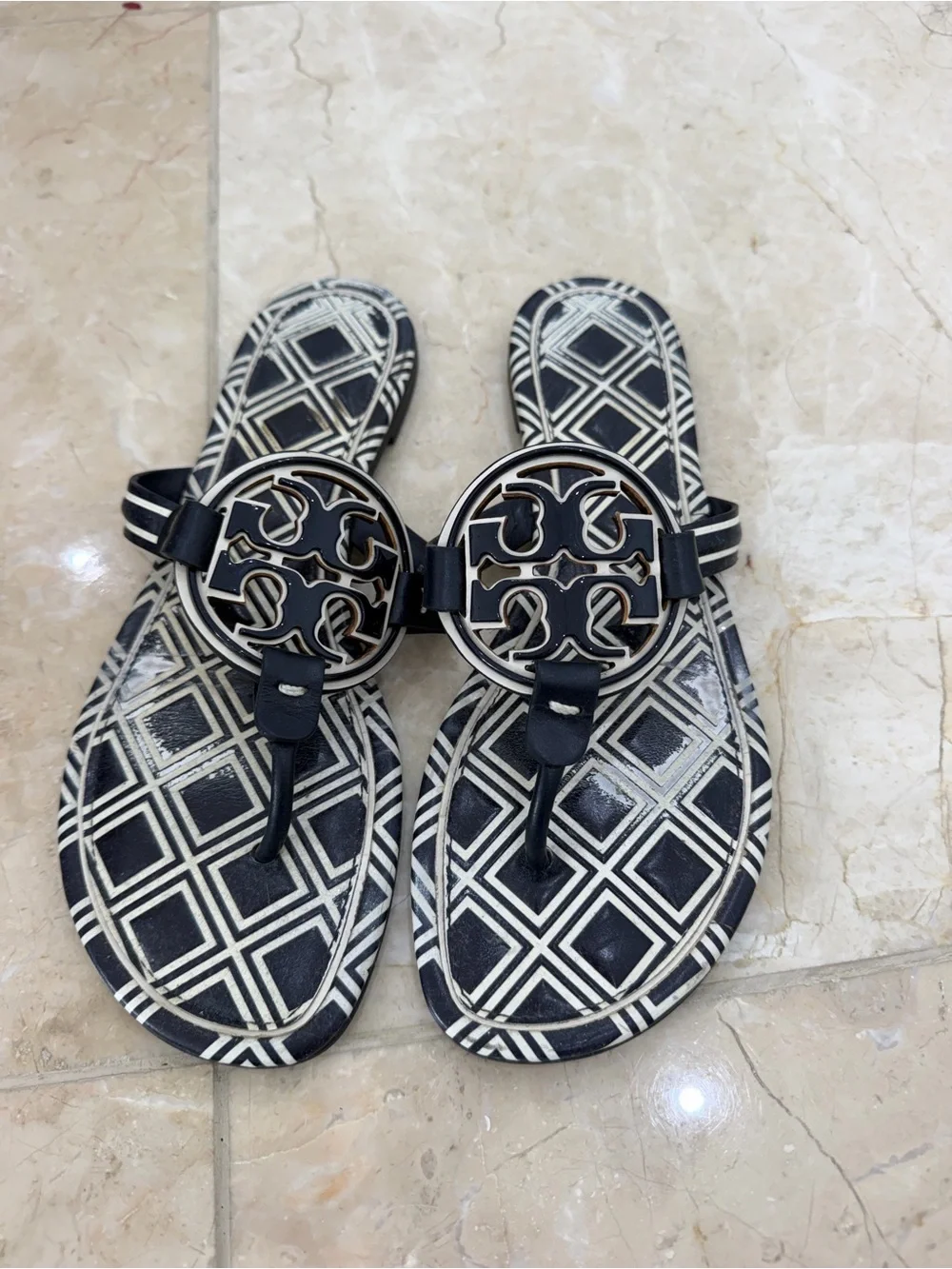 Black Patterned Women's Thong Sandals with Logo Medallion - Tory Burch