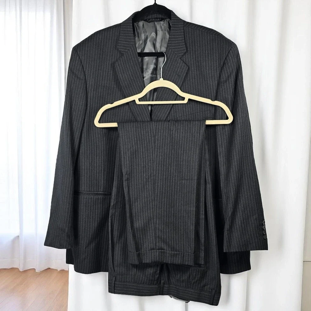 J. Ferrar Wool Pinstripe‎ Suit Set Blazer & Trousers Dark Gray Men's 48R, 37x29