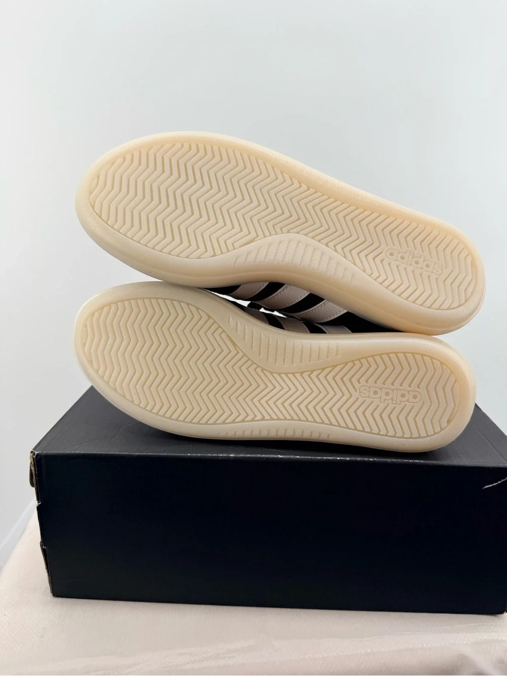 adidas sleek low