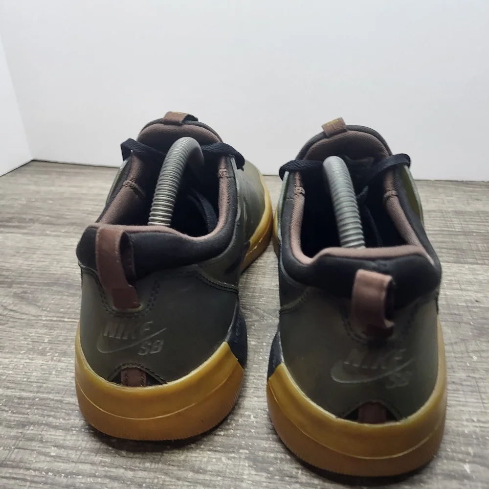 Nike gently used
