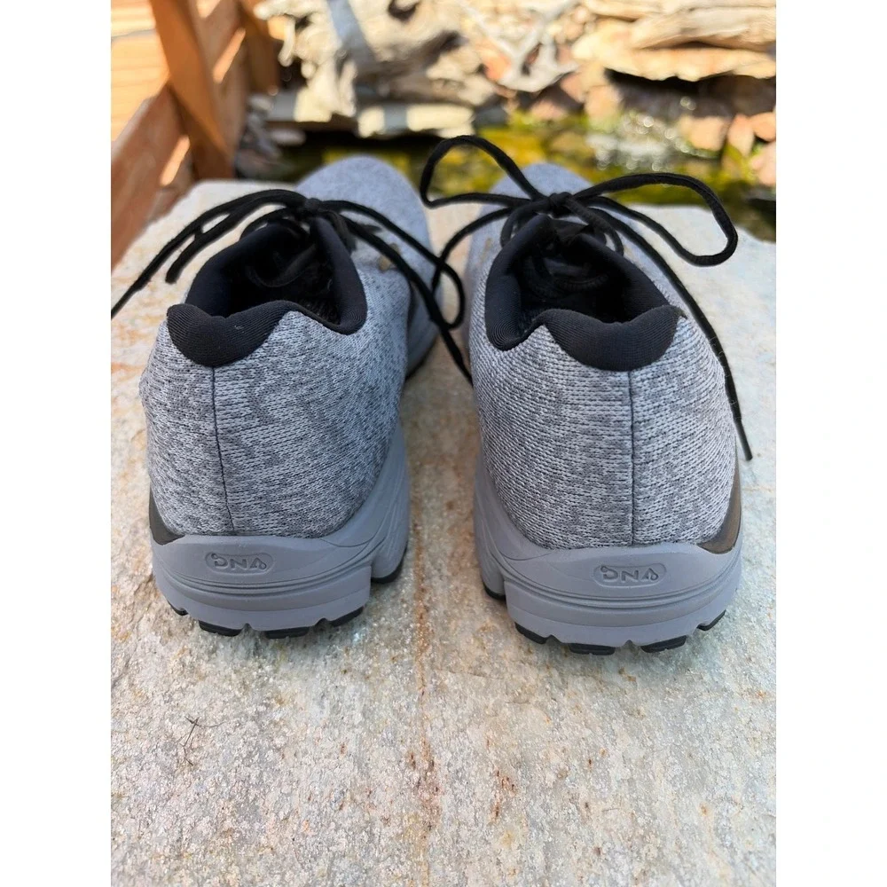Brooks anthem running