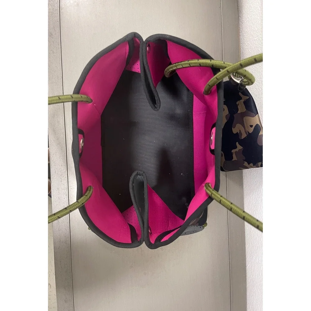 N/A neoprene tote