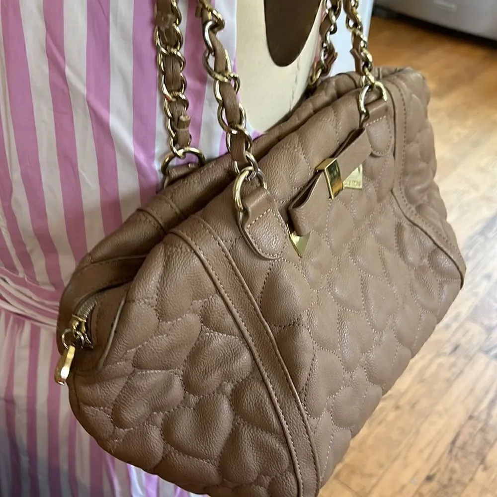 Betsey Johnson compartments 😎 9”