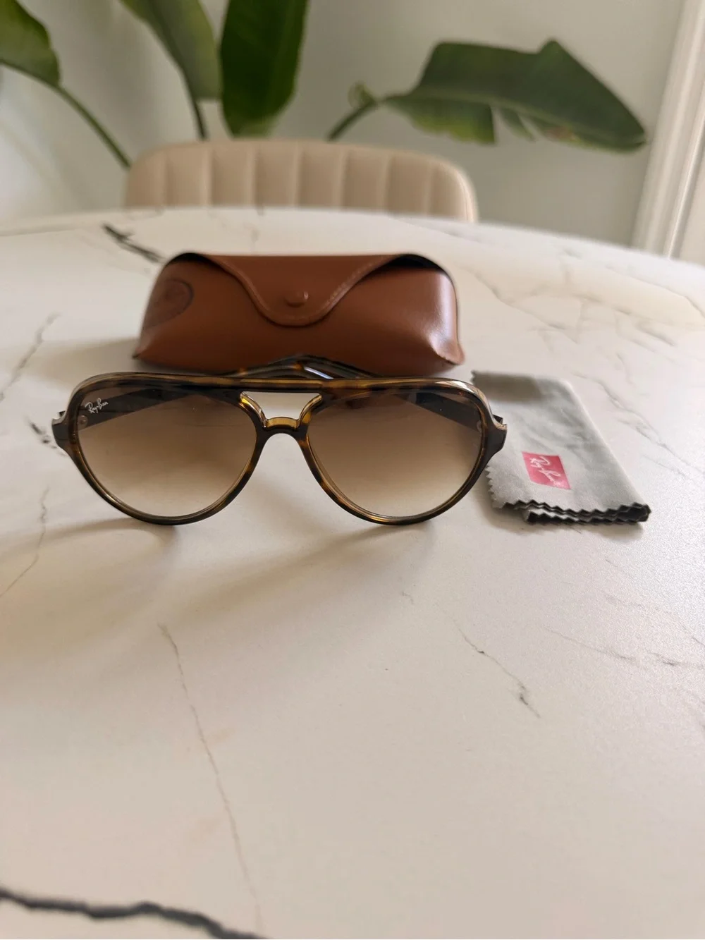 Ray-Ban versatile pattern