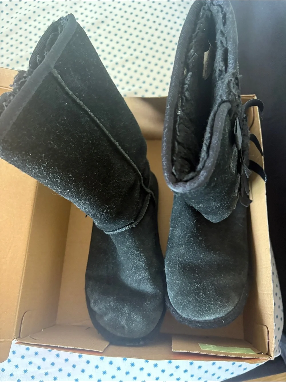 Koolaburra cozy black