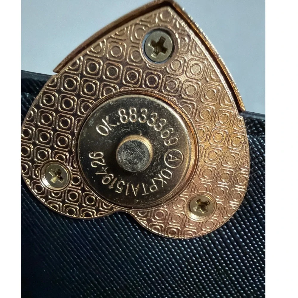 Unbranded noticeable magnetic
