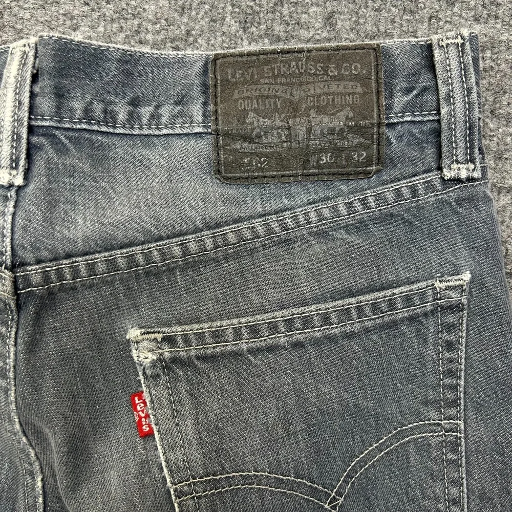 Levis levi 562
