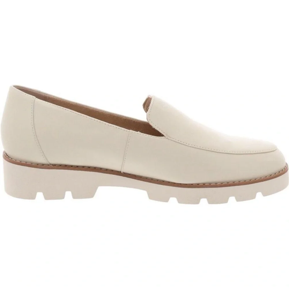 NEW Vionic Loafers Kensley Cream Leather Slip On Chunky Lug Soles Women’s Size 9