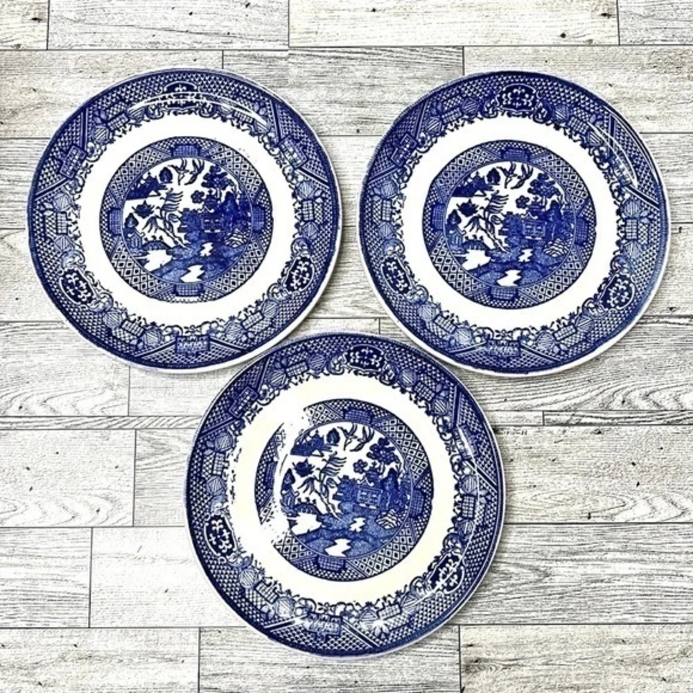 Vintage blue willow