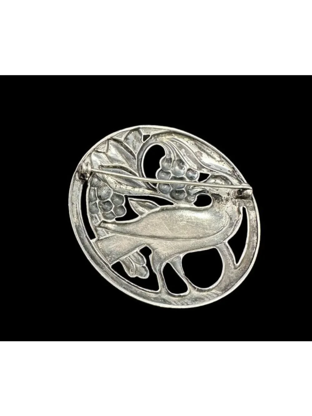 Unbranded brooch good