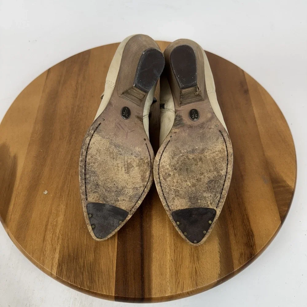 Frye size 10