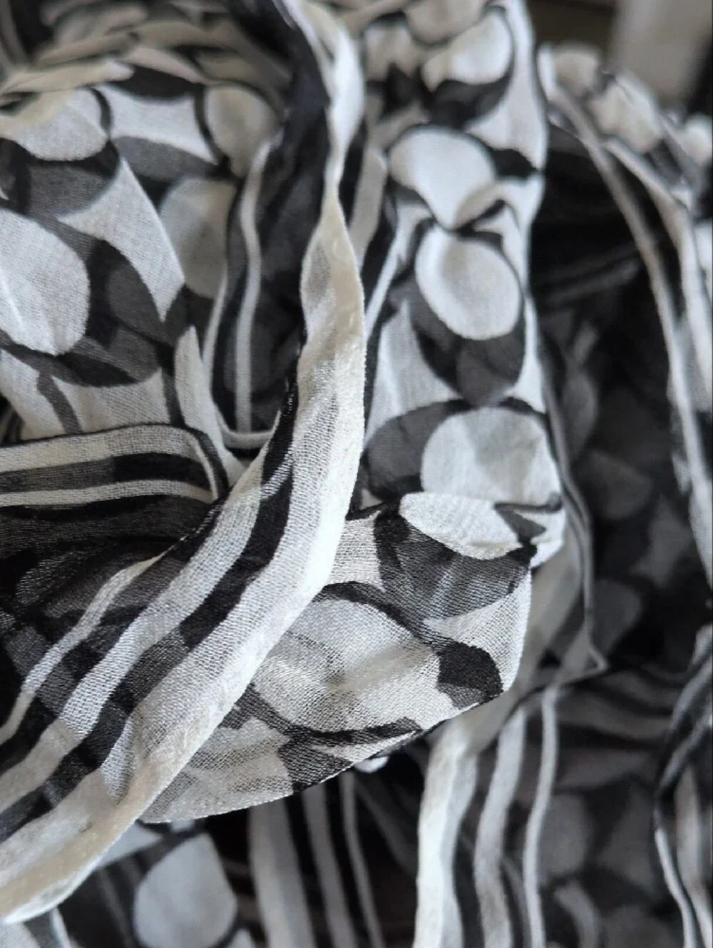 Coach scarf contrasting