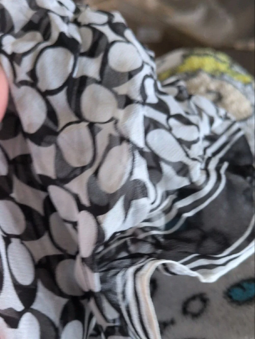 Coach scarf contrasting