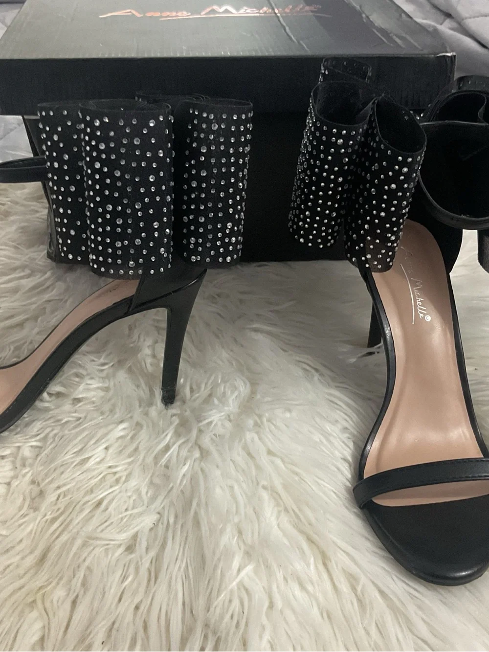Anne Michelle chic black