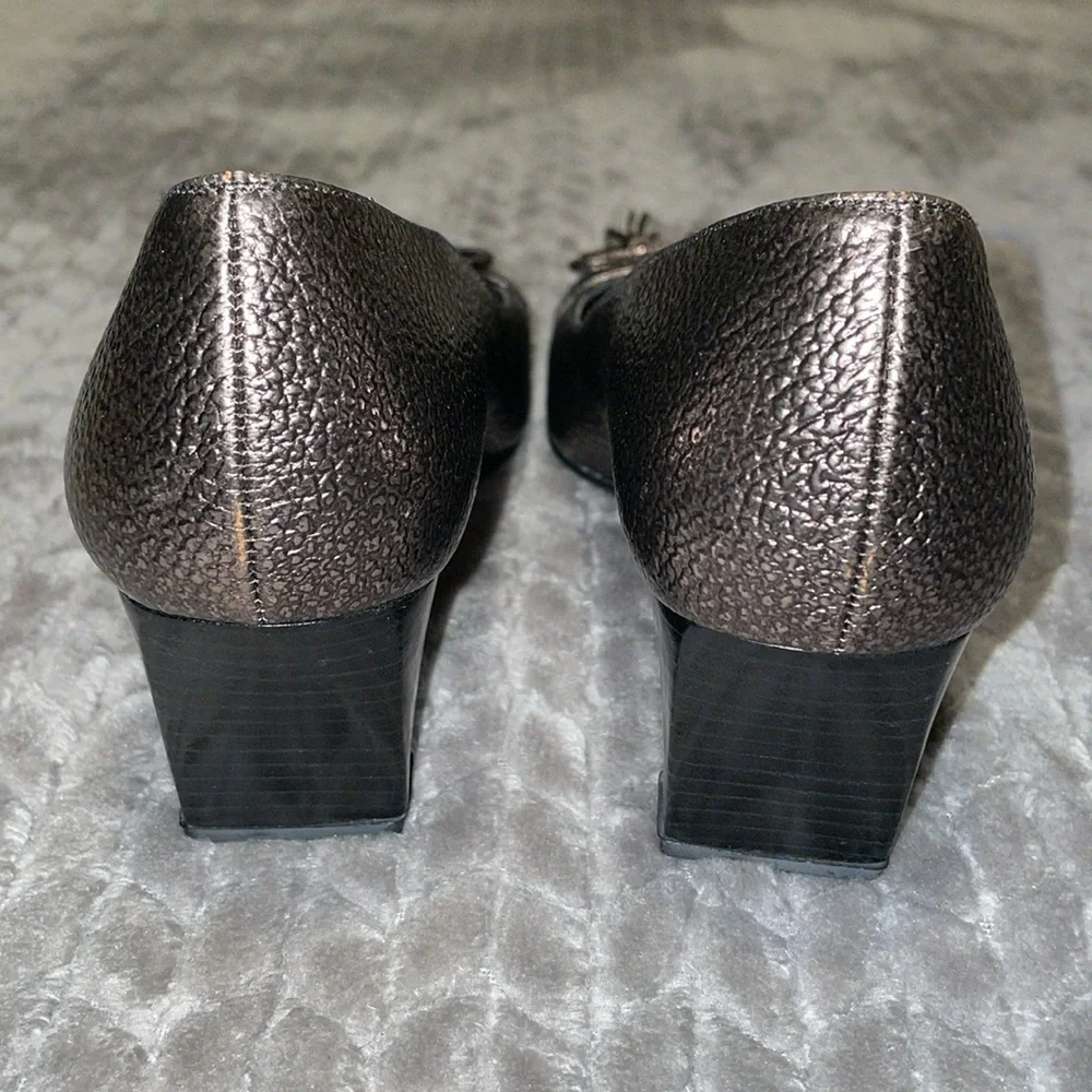 Stuart Weitzman guc please