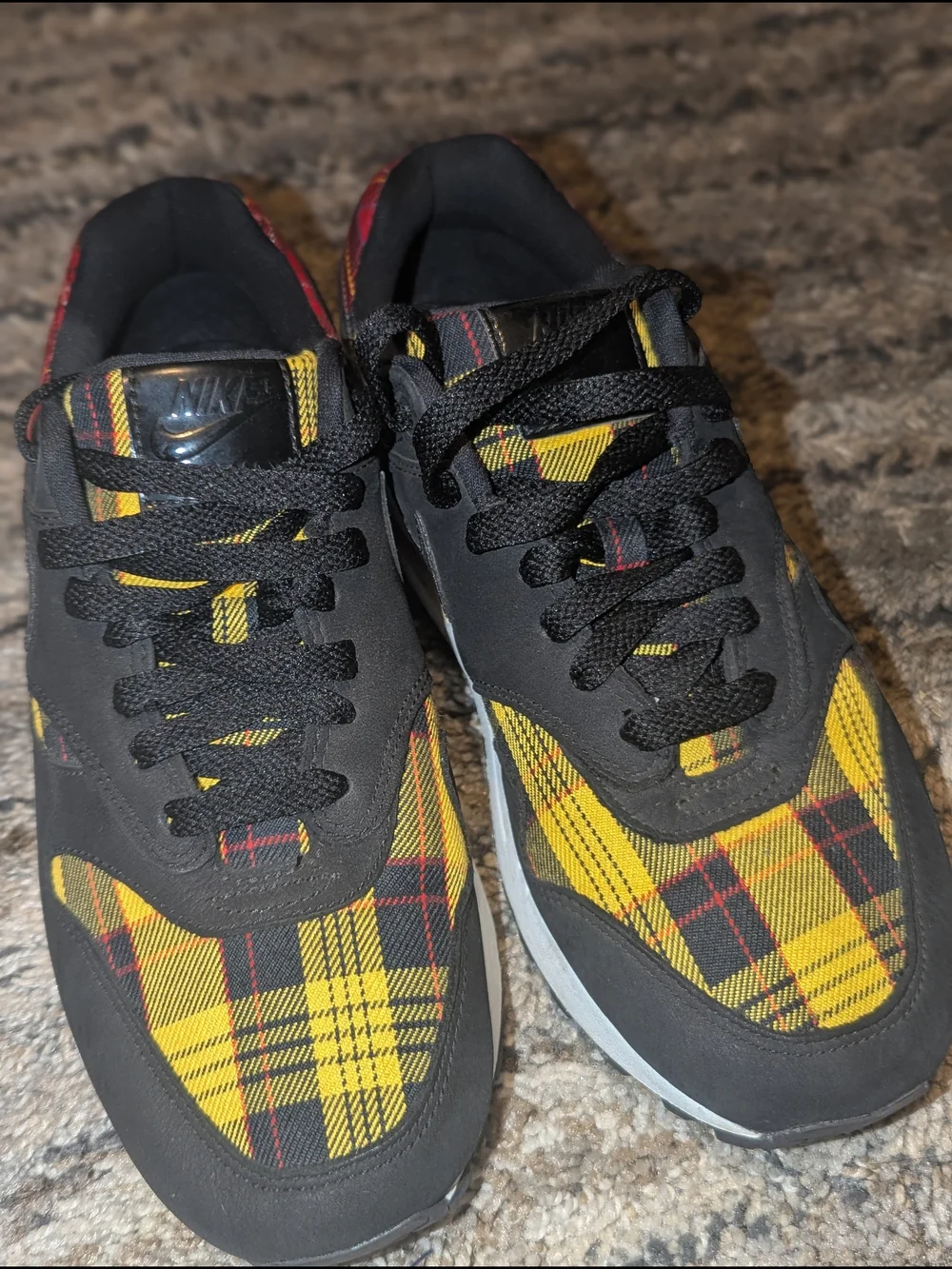 Nike bold plaid
