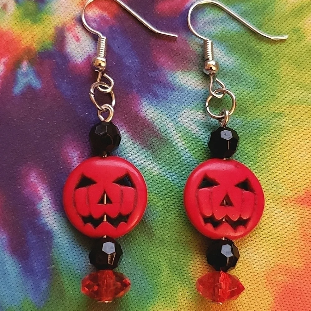 HANDMADE Red Black Beaded Halloween Pumpkin Dangle Earrings