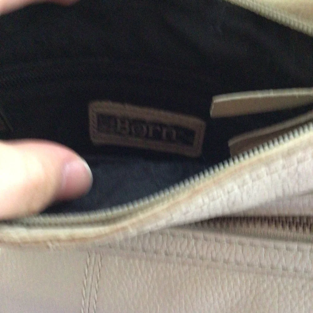 Born tan leather