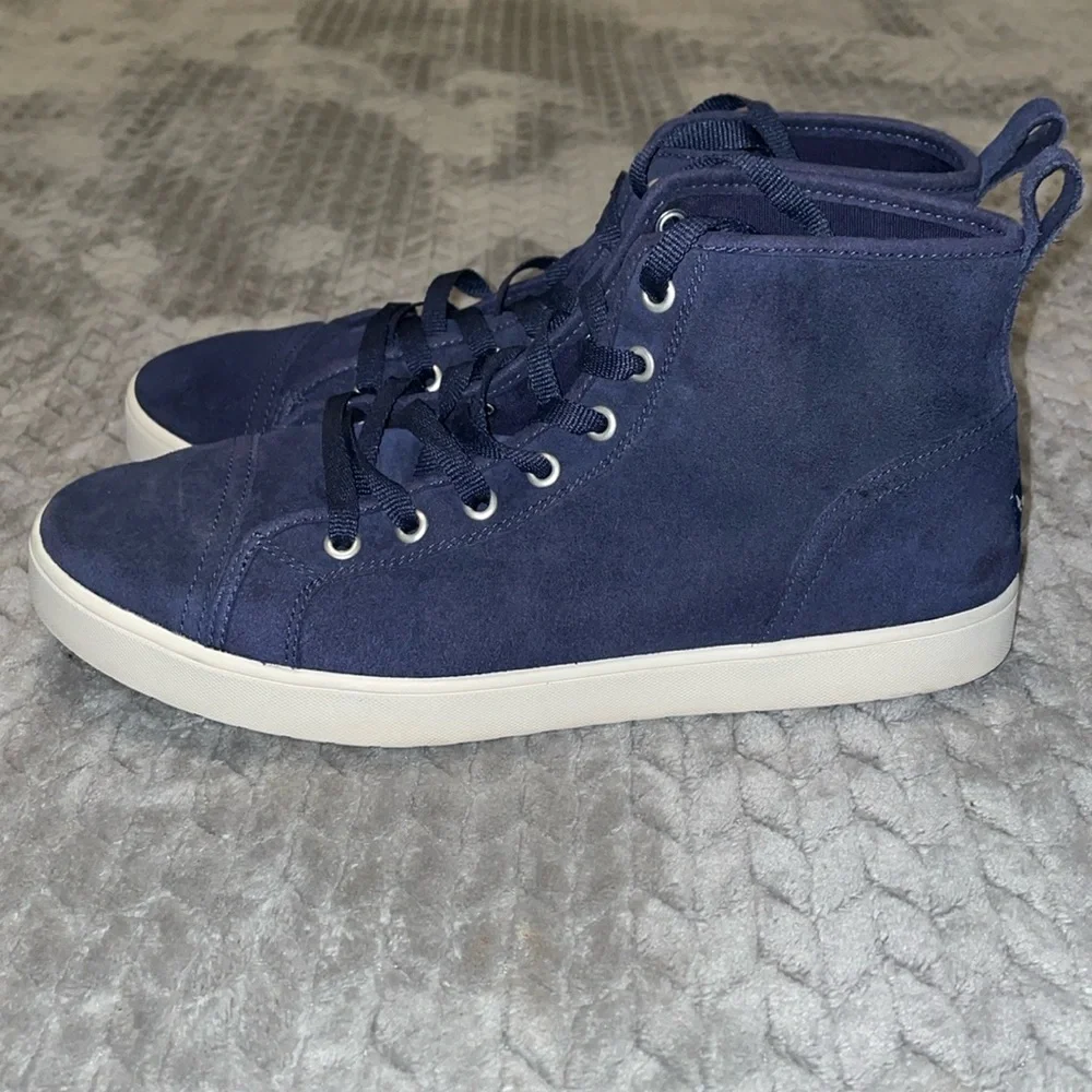 UGG euc smoke