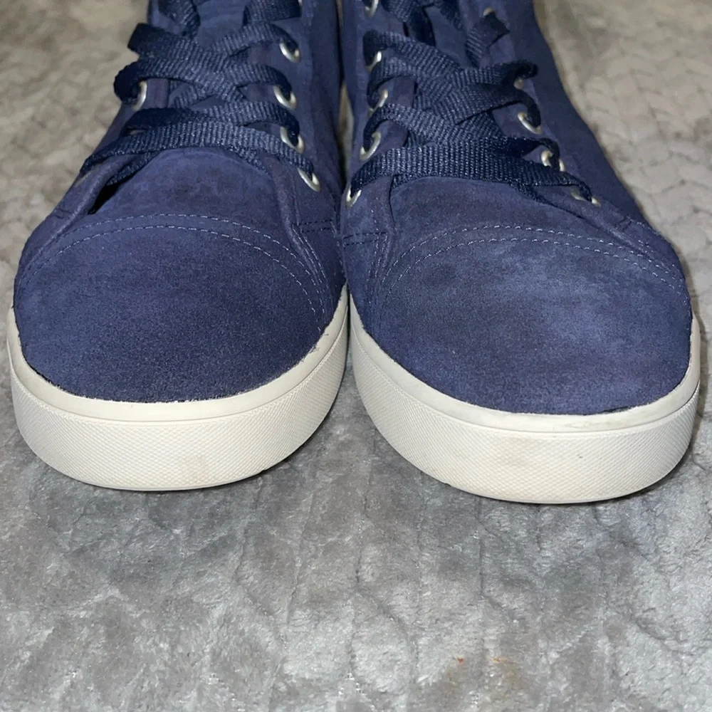 UGG euc smoke