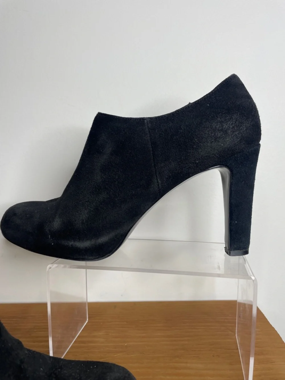 Tahari heel elegant polished