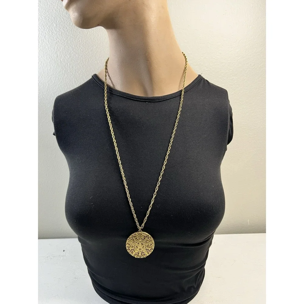 Vintage Crown Trifari Gold Filigree Locket Pendant Necklace 30