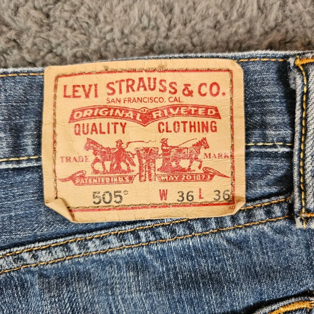 Levis stitching color