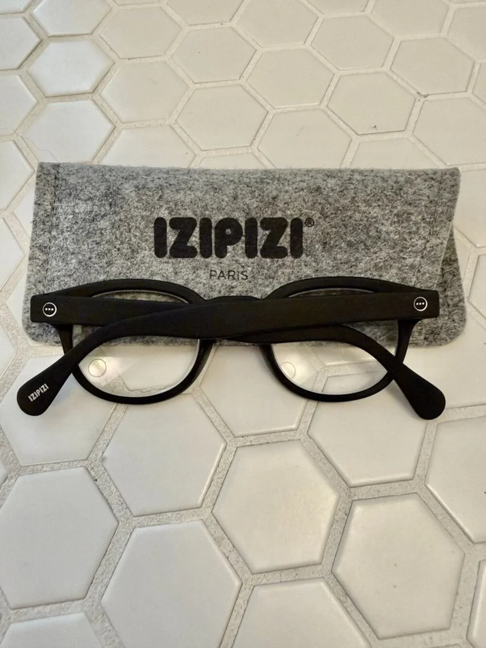 Izipizi stylish substantial