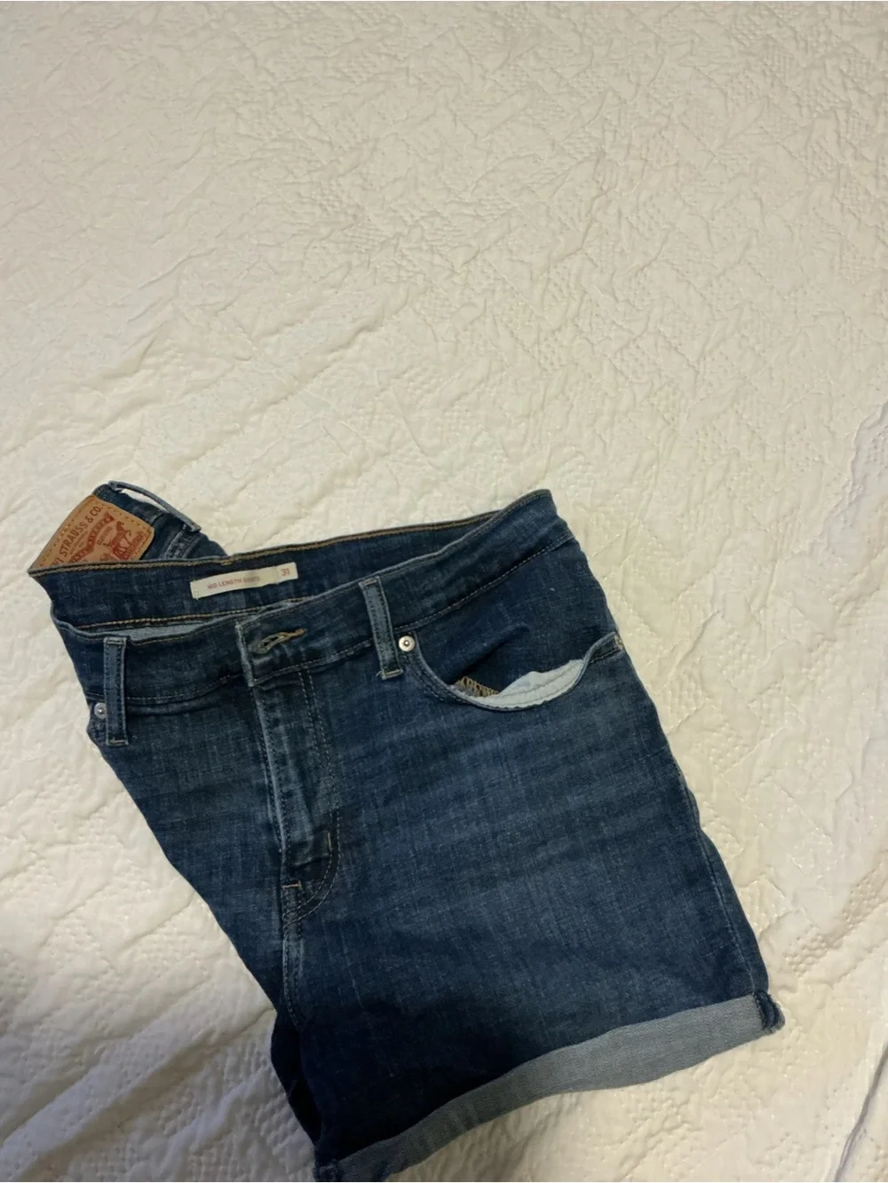 Levis levi mid