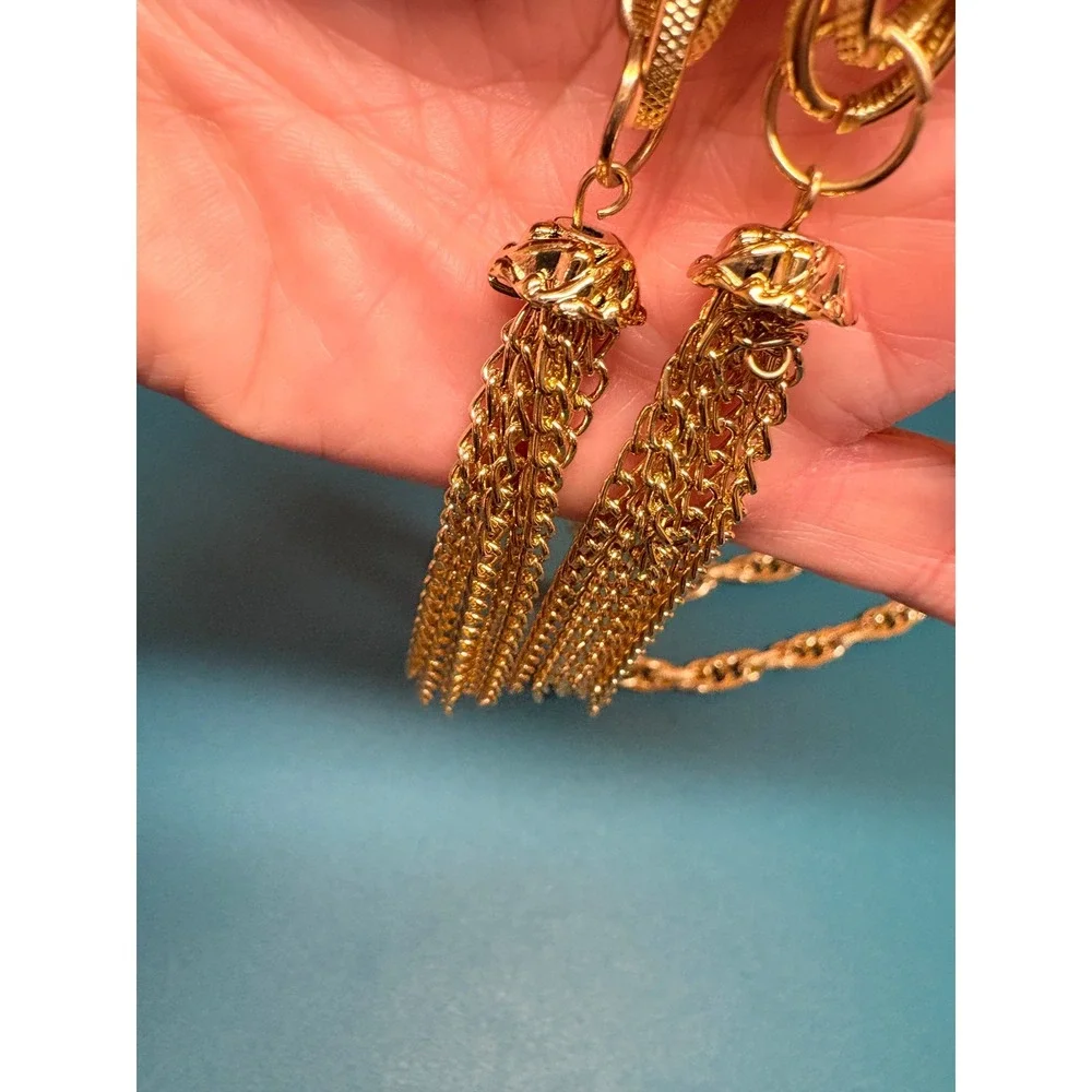 Unbranded gold tone
