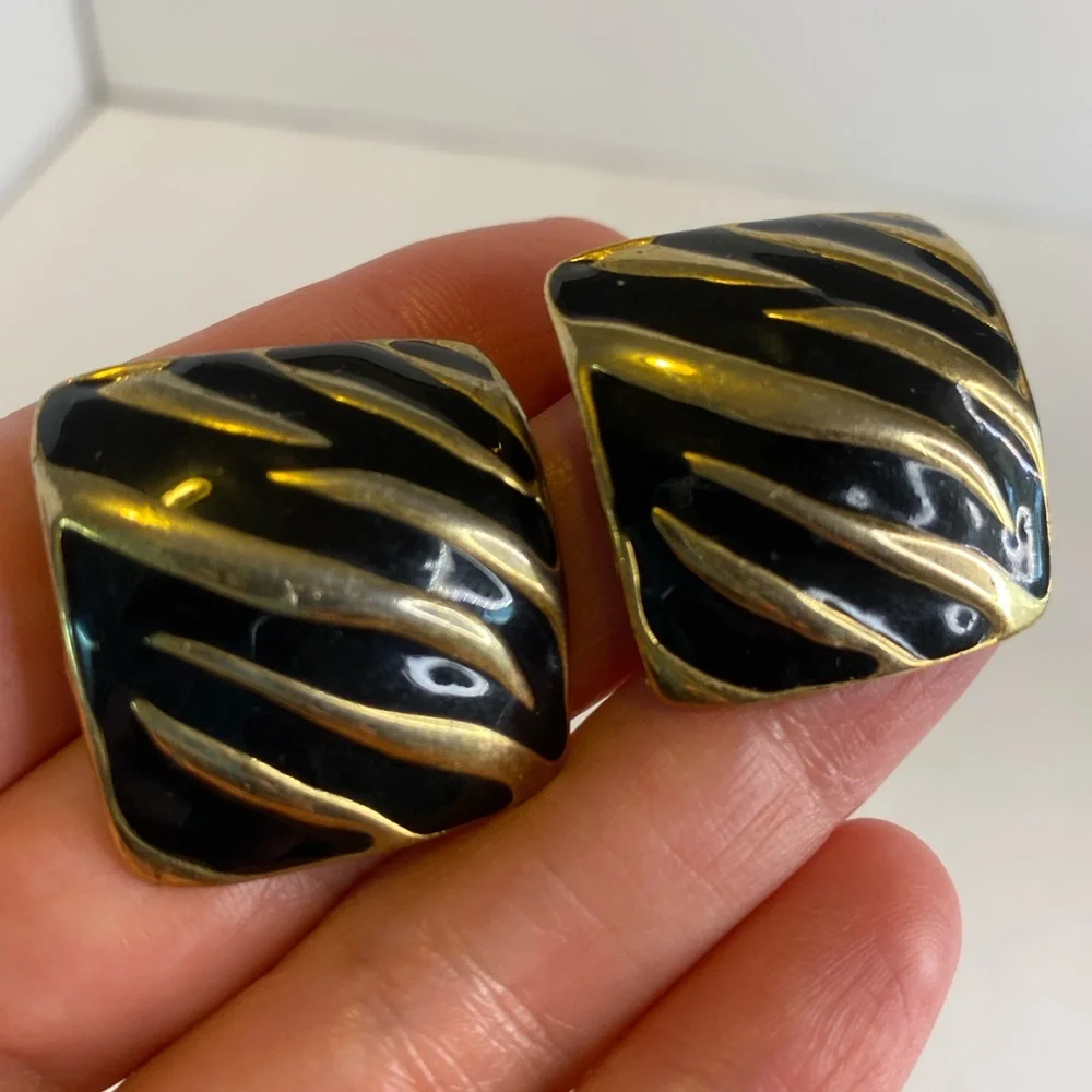 Vintage clip earring